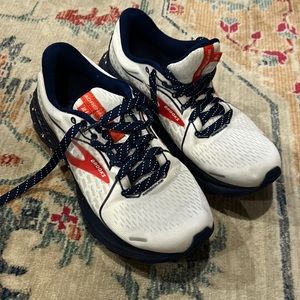 Brooks size 8 adrenaline shoes